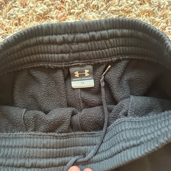 Women’s size large Underarmour athletic pants. - Picture 3 of 4